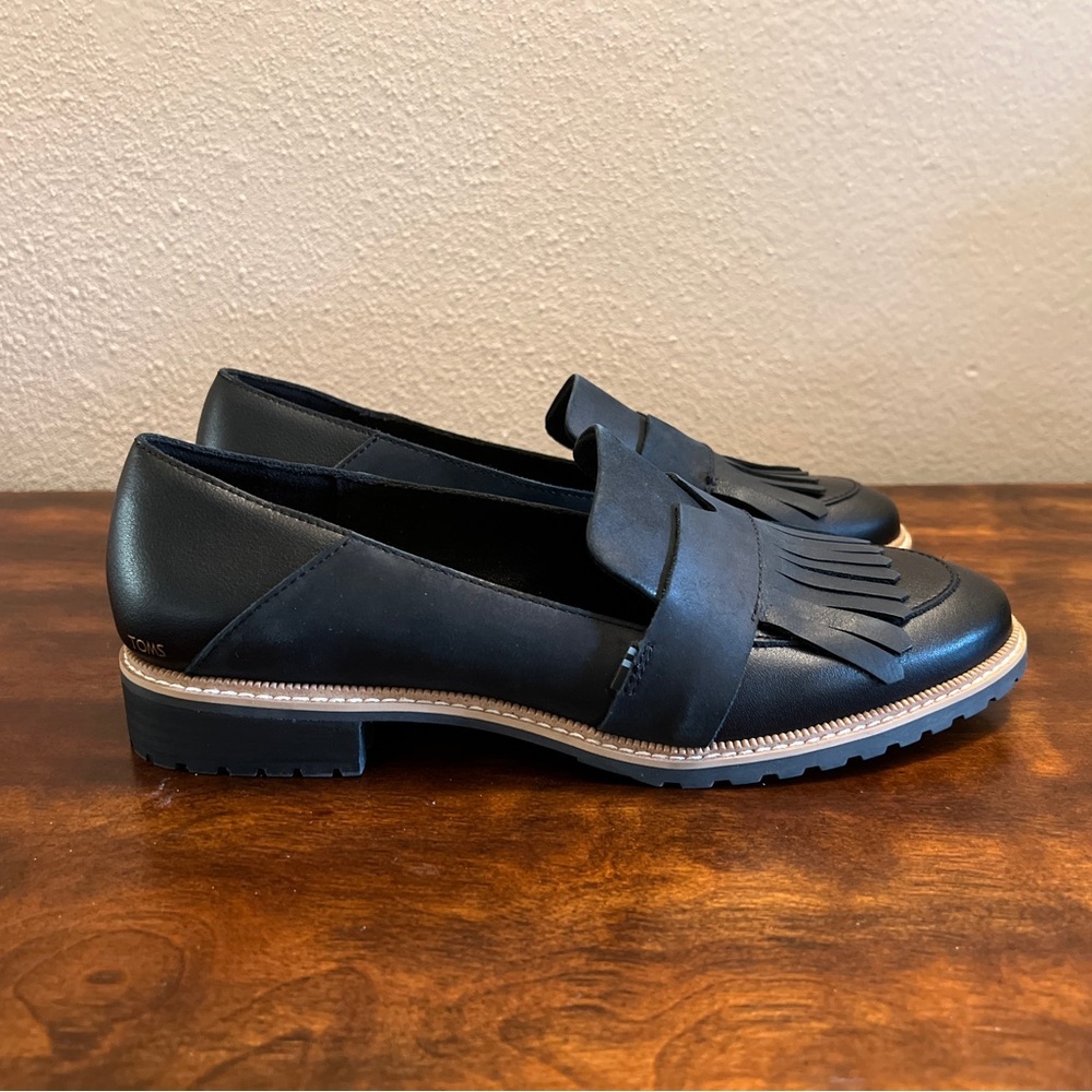 TOMS Mallory Loafers Black Fringe Slip On Flats Women’s Size 11